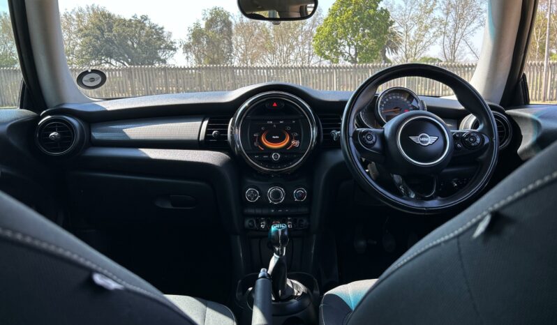 
								MINI Cooper Hatch 3-Door full									