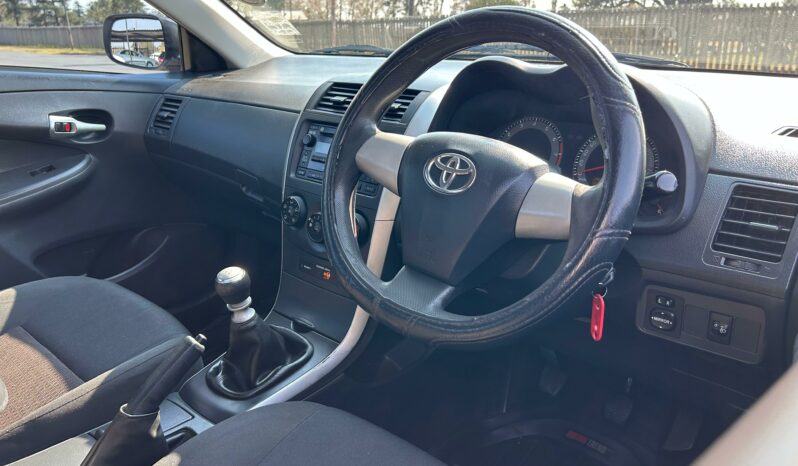 
								Toyota Corolla Quest 1.6 full									