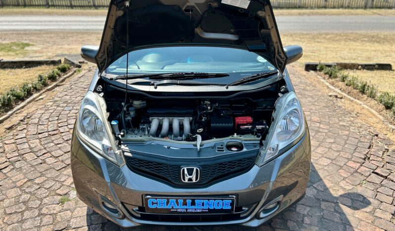 
								Honda Jazz 1.5 Executive full									