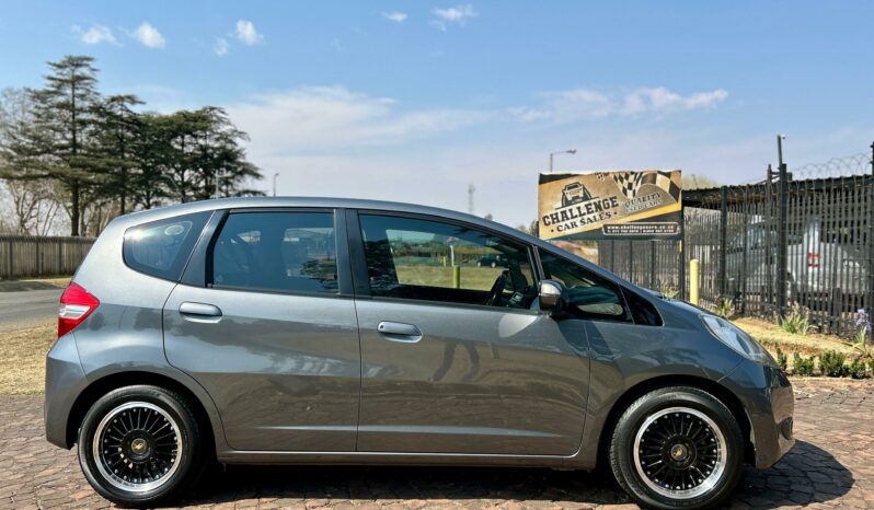 
								Honda Jazz 1.5 Executive full									