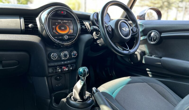 
								MINI Cooper Hatch 3-Door full									