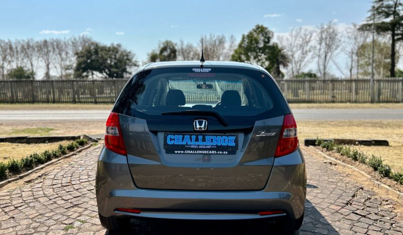 
								Honda Jazz 1.5 Executive full									
