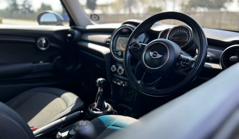 
								MINI Cooper Hatch 3-Door full									