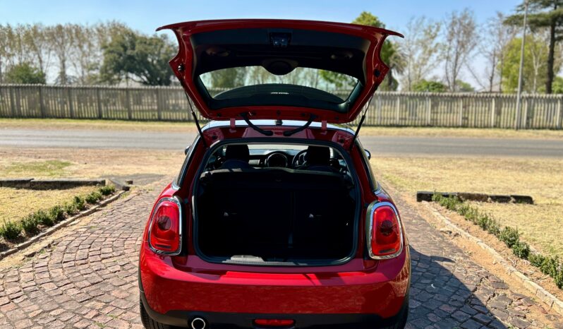 
								MINI Cooper Hatch 3-Door full									