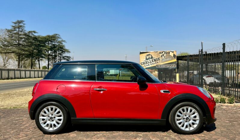 
								MINI Cooper Hatch 3-Door full									