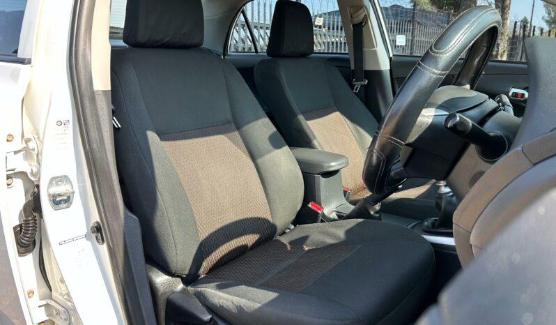 
								Toyota Corolla Quest 1.6 full									