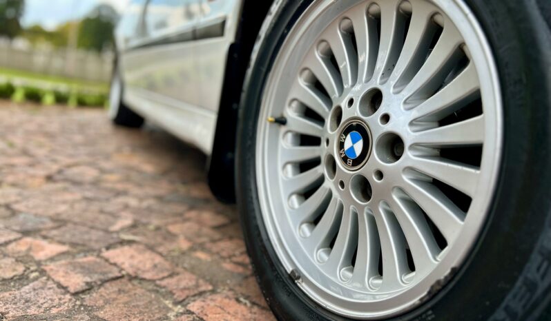 
								BMW 5 Series 528i full									