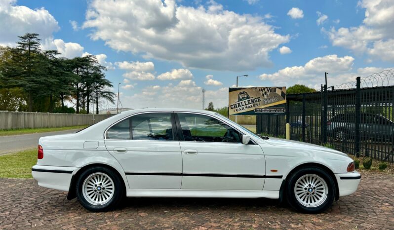 
								BMW 5 Series 528i full									