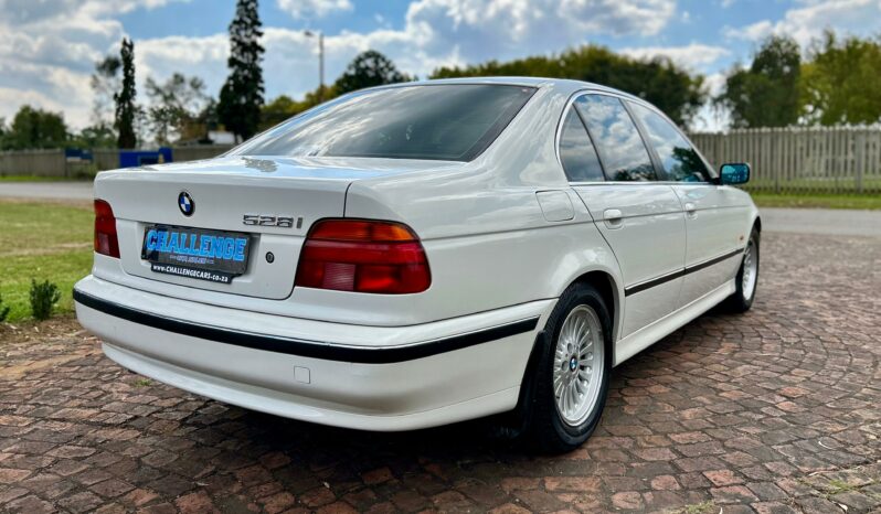 
								BMW 5 Series 528i full									
