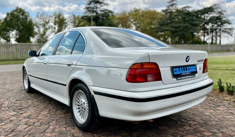 
								BMW 5 Series 528i full									