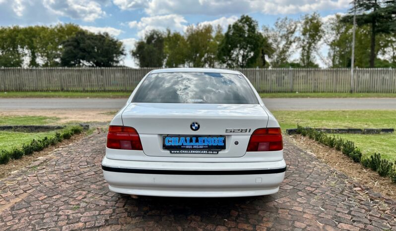 
								BMW 5 Series 528i full									