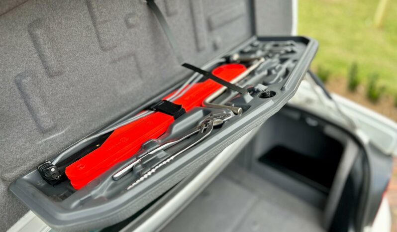 
								BMW 5 Series 528i full									