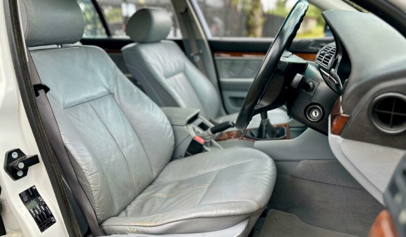 
								BMW 5 Series 528i full									