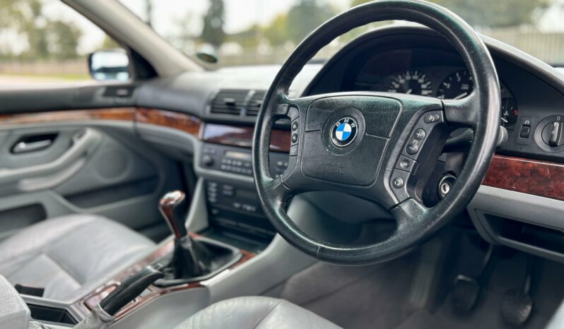 
								BMW 5 Series 528i full									