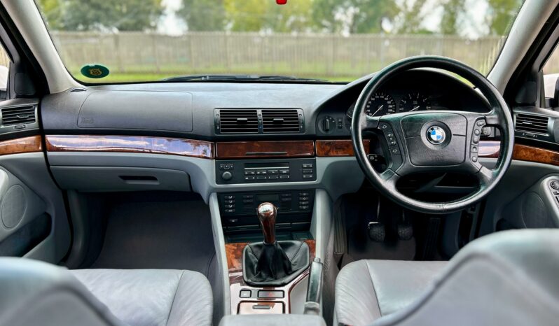 
								BMW 5 Series 528i full									