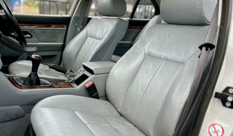 
								BMW 5 Series 528i full									