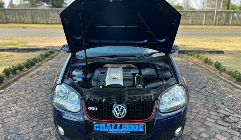
								Volkswagen Golf GTI full									