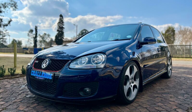 
								Volkswagen Golf GTI full									