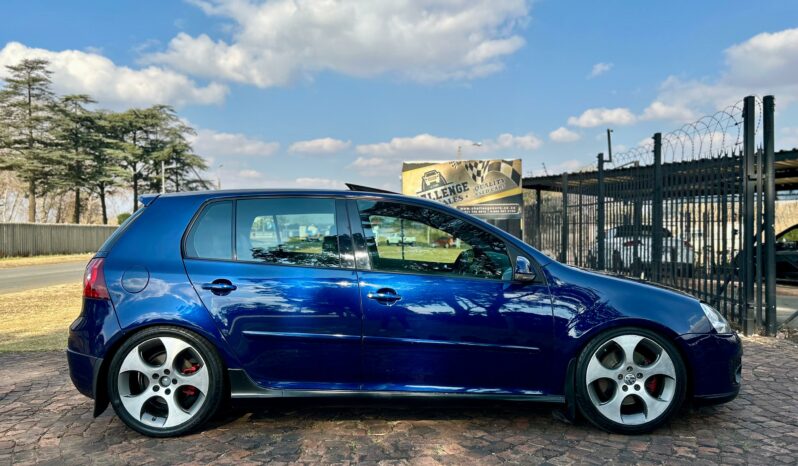 
								Volkswagen Golf GTI full									