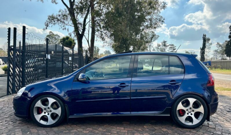 
								Volkswagen Golf GTI full									