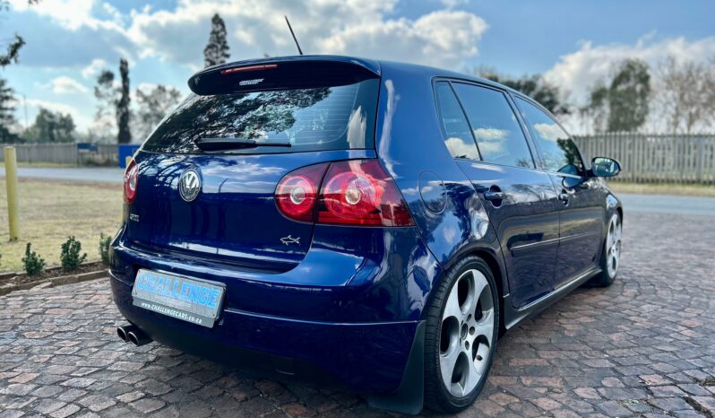 
								Volkswagen Golf GTI full									