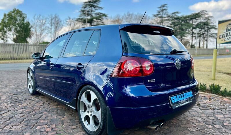 
								Volkswagen Golf GTI full									