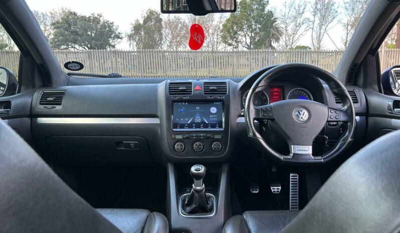 
								Volkswagen Golf GTI full									