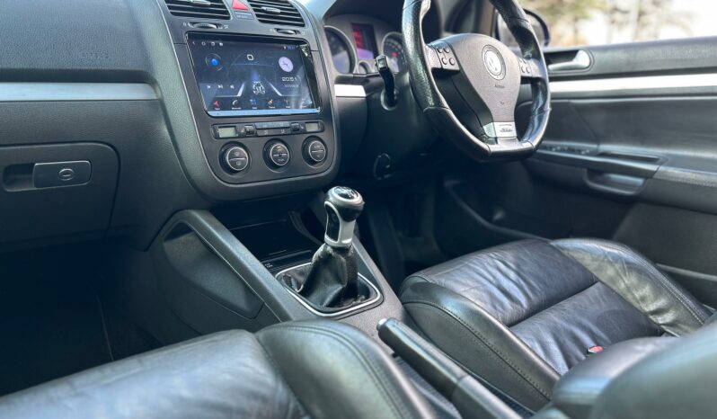 
								Volkswagen Golf GTI full									