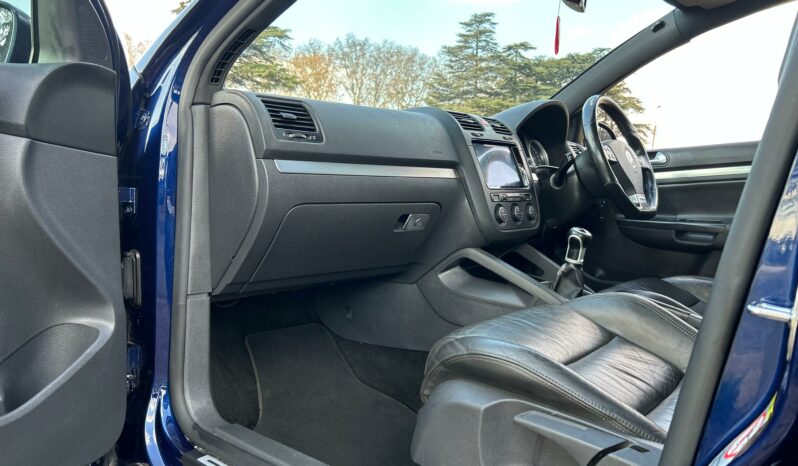 
								Volkswagen Golf GTI full									
