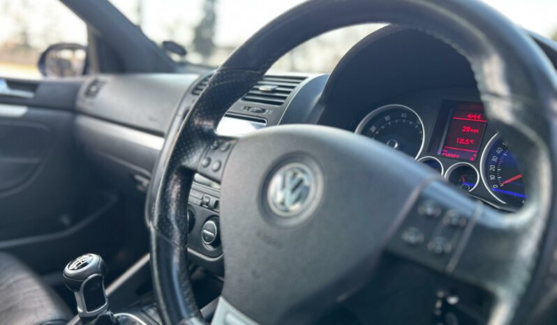 
								Volkswagen Golf GTI full									