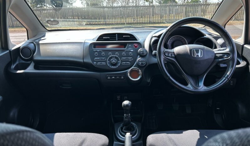 
								Honda Jazz 1.5 Executive full									