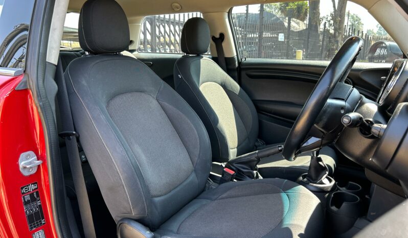 
								MINI Cooper Hatch 3-Door full									