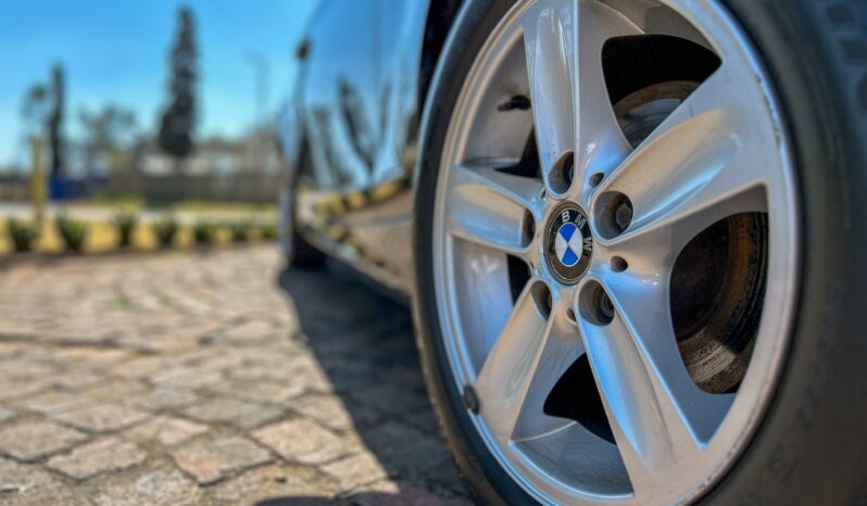 
								BMW 1 Series 116i 3-Door full									