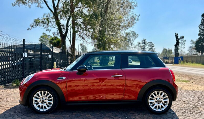 
								MINI Cooper Hatch 3-Door full									