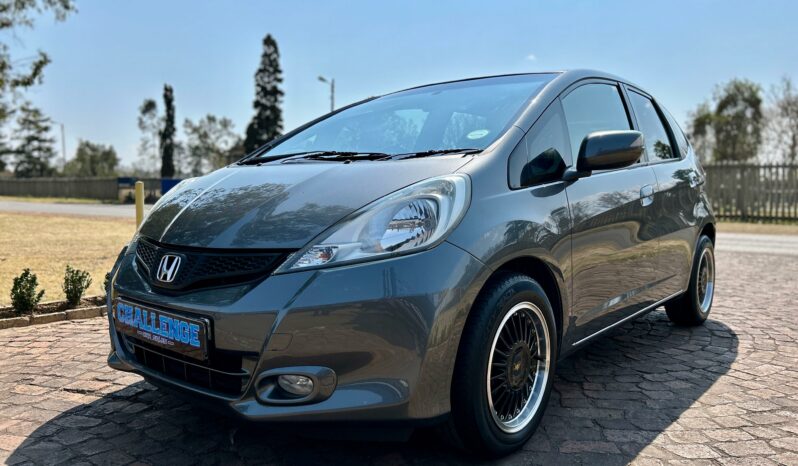 
								Honda Jazz 1.5 Executive full									