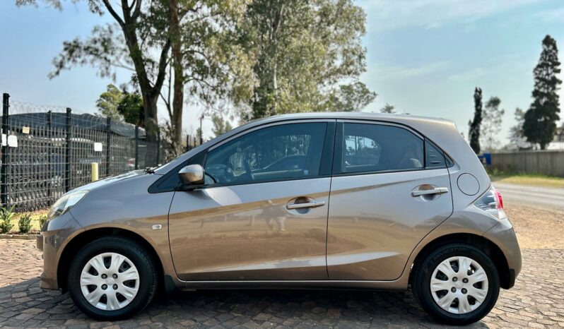 
								Honda Brio Hatch 1.2 Comfort full									