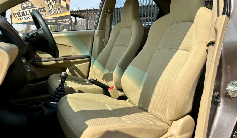 
								Honda Brio Hatch 1.2 Comfort full									