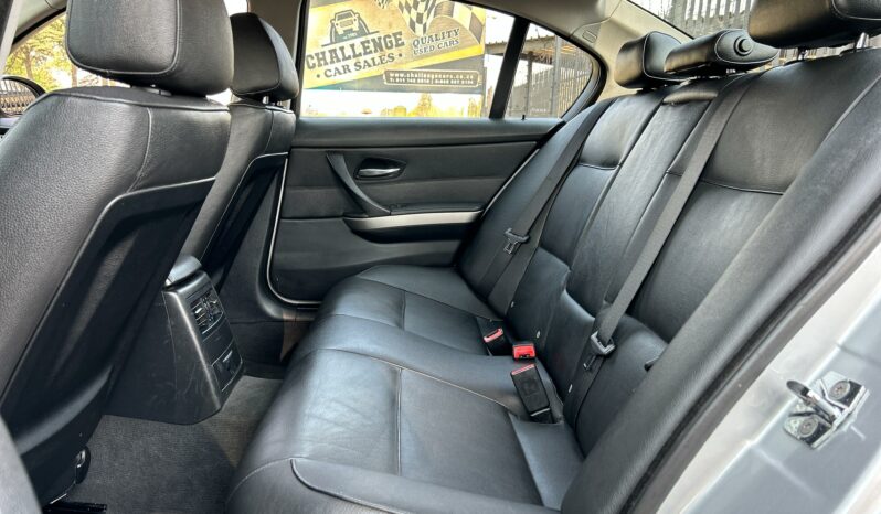 
								BMW 3 Series 320d full									