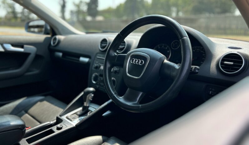 
								Audi A3 Sportback 2.0T Ambition DSG full									