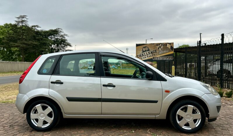 
								Ford Fiesta 1.4i 5-Door full									