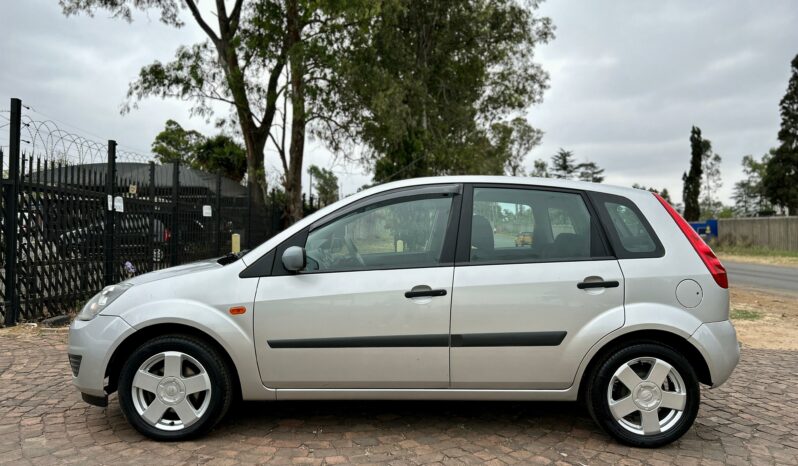 
								Ford Fiesta 1.4i 5-Door full									