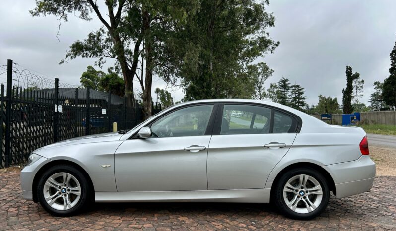 
								BMW 3 Series 320d full									