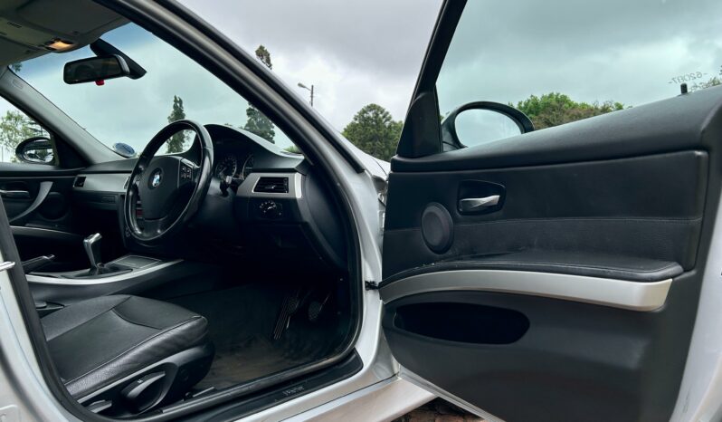 
								BMW 3 Series 320d full									