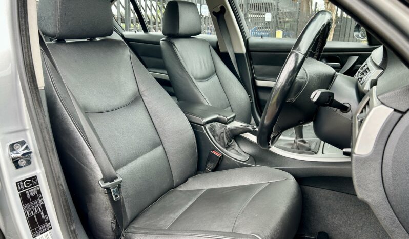 
								BMW 3 Series 320d full									