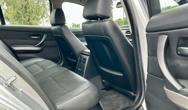 
								BMW 3 Series 320d full									