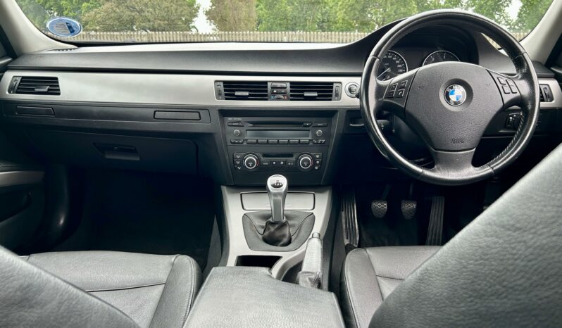 
								BMW 3 Series 320d full									