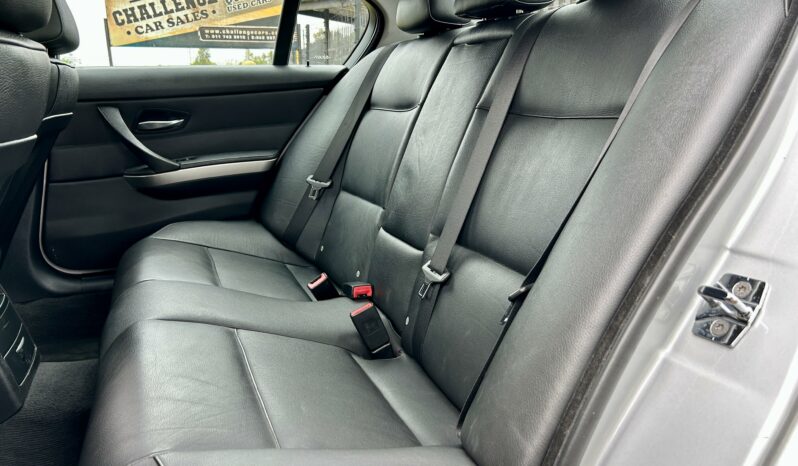 
								BMW 3 Series 320d full									