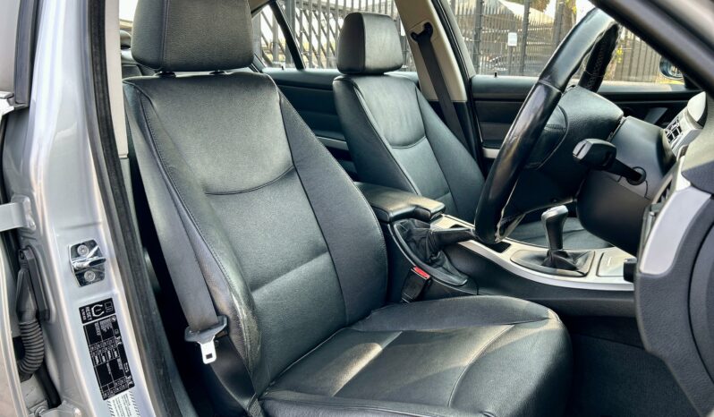 
								BMW 3 Series 320d full									