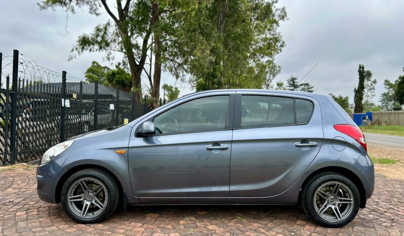 
								Hyundai i20 1.4 full									