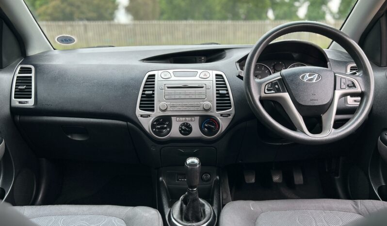 
								Hyundai i20 1.4 full									